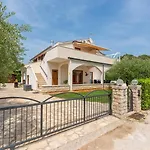 House Iris With Private Pool Vila *