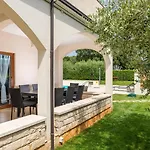 House Iris With Private Pool Porec