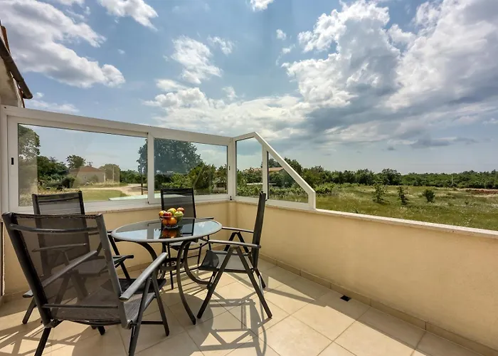House Iris With Private Pool Poreč