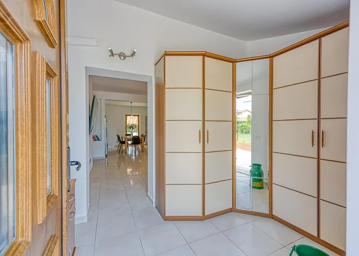 House Iris With Private Pool Villa