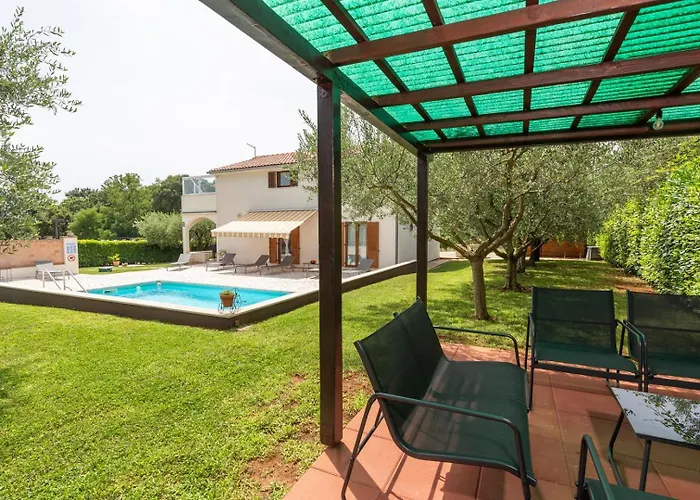 House Iris With Private Pool * Poreč