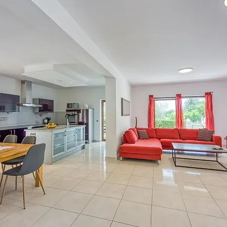 House Iris With Private Pool Villa