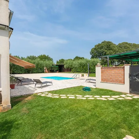 House Iris With Private Pool *