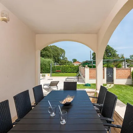 House Iris With Private Pool Porec