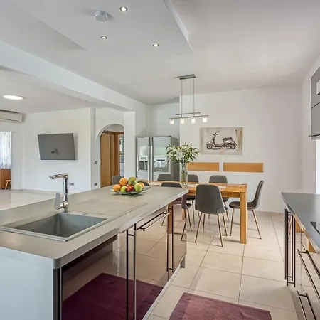 House Iris With Private Pool Villa Poreč