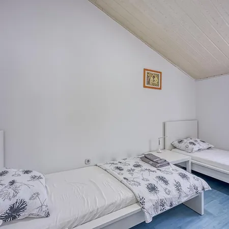 House Iris With Private Pool *