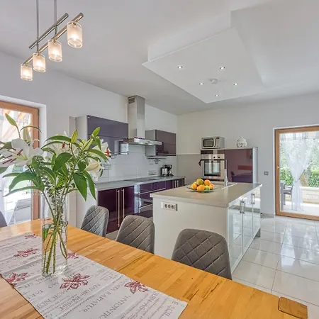 House Iris With Private Pool ヴィラ *