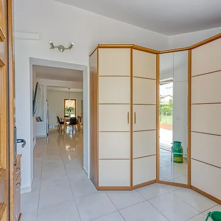 House Iris With Private Pool Villa