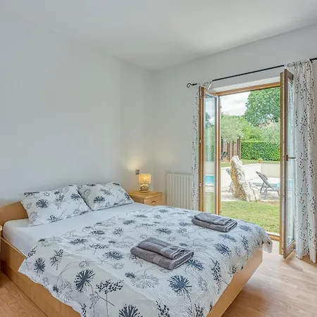 House Iris With Private Pool * 波雷奇