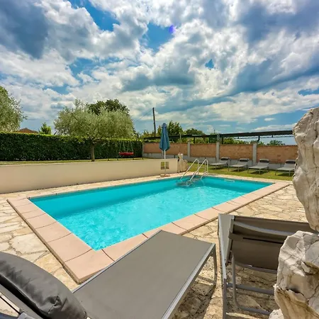 House Iris With Private Pool *