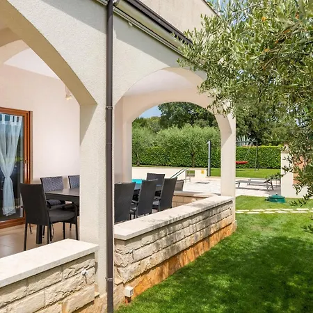 House Iris With Private Pool 波雷奇