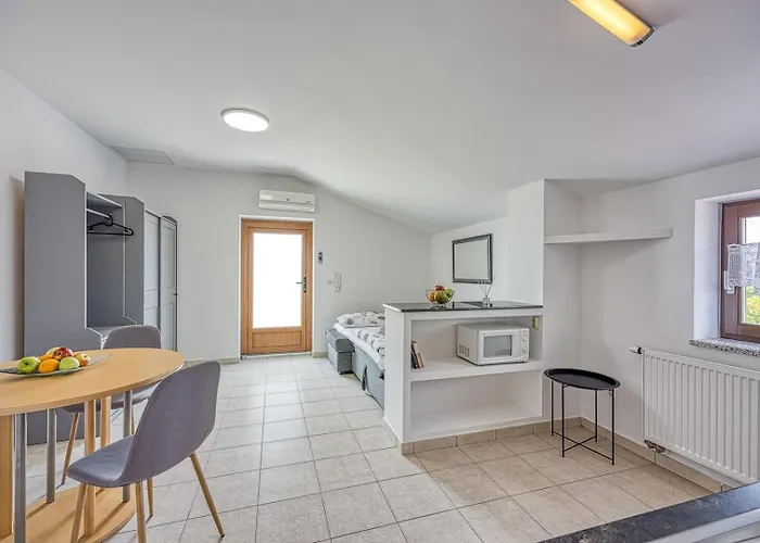 House Iris With Private Pool Vila