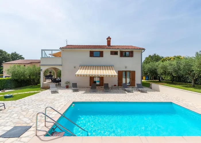 House Iris With Private Pool Vila *