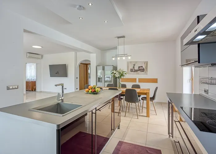 House Iris With Private Pool Vila Porec