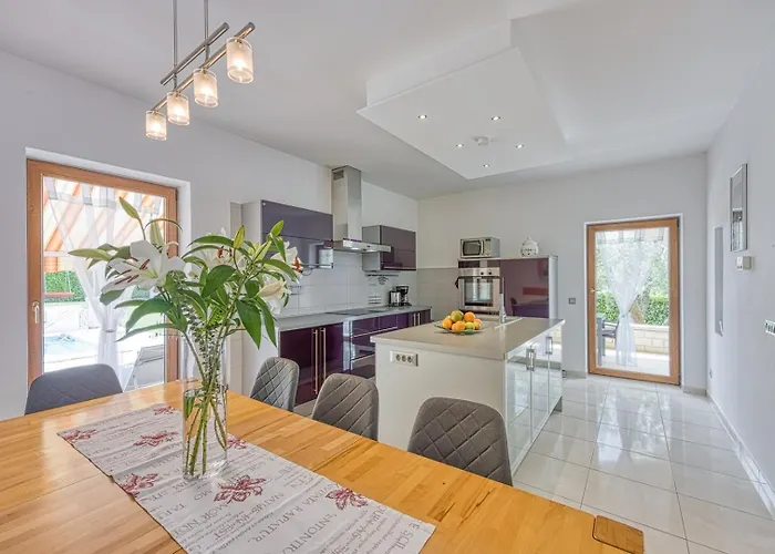 House Iris With Private Pool Vila *