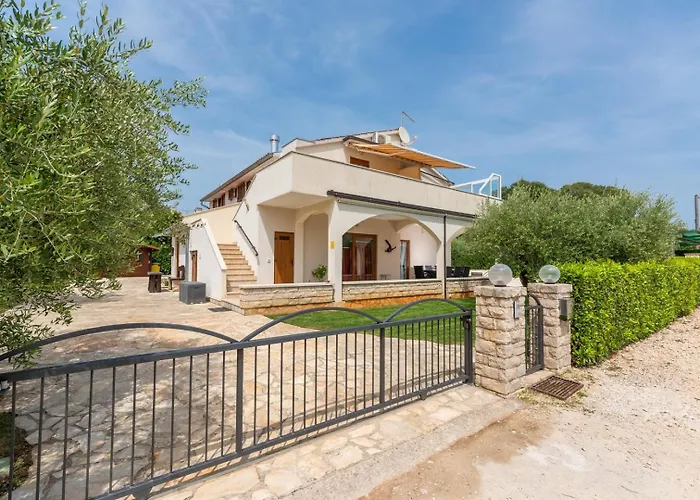 House Iris With Private Pool Vila *