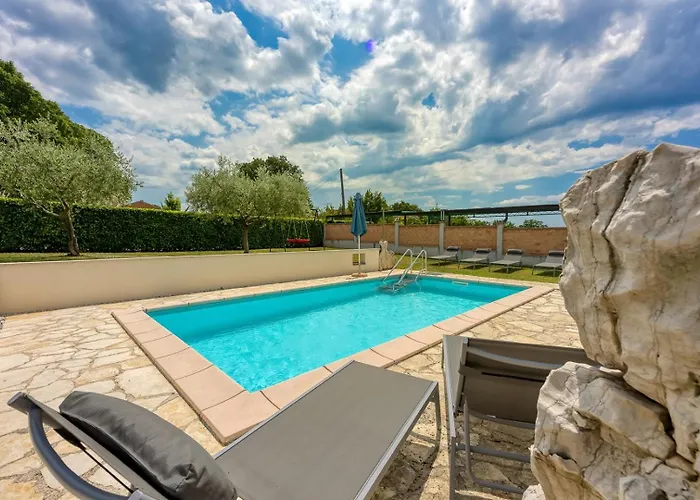 House Iris With Private Pool *