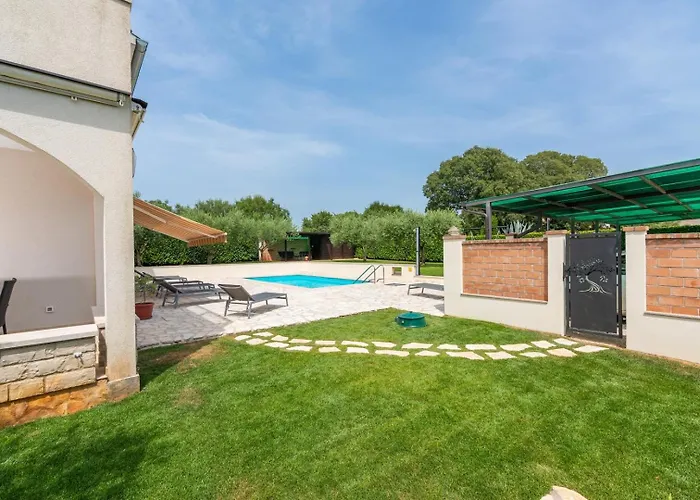 House Iris With Private Pool Vila *