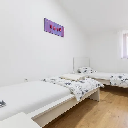 House Iris With Private Pool * Poreč